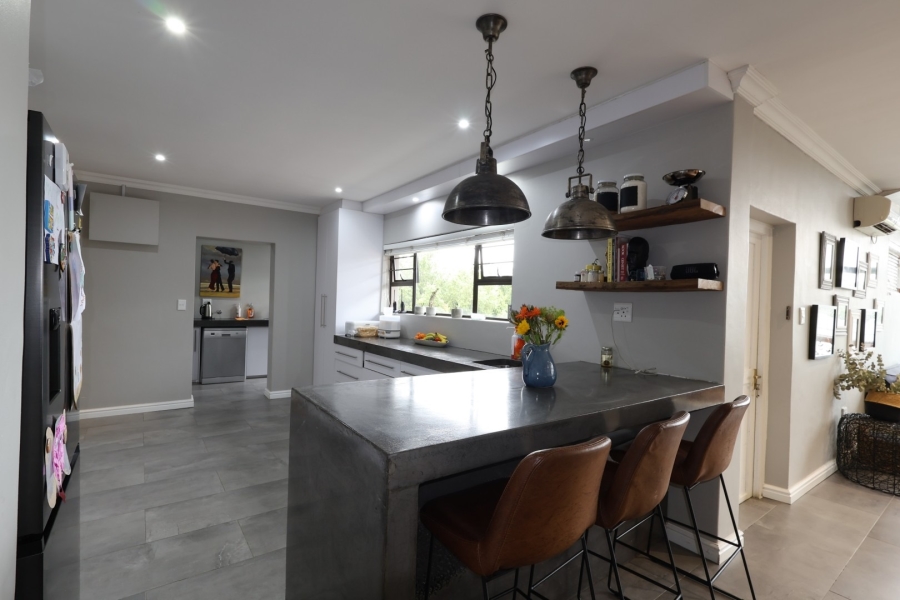 5 Bedroom Property for Sale in Vierlanden Western Cape